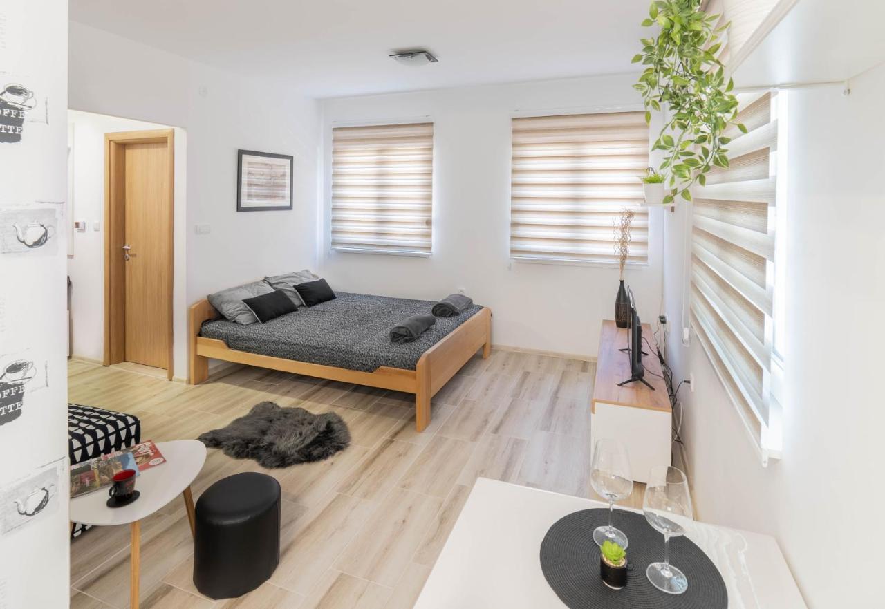 Apartman Iva Apartment Vrsac Ngoại thất bức ảnh